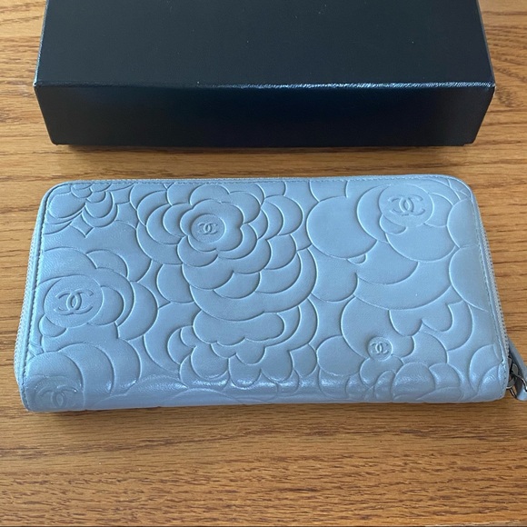 Chanel Camellia Zipped Wallet - Picture 6 of 11